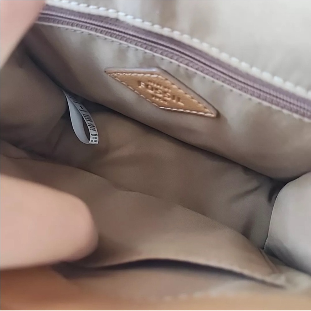 Fossil Ainsley Small Flap Crossbody - Picture 5 of 6
